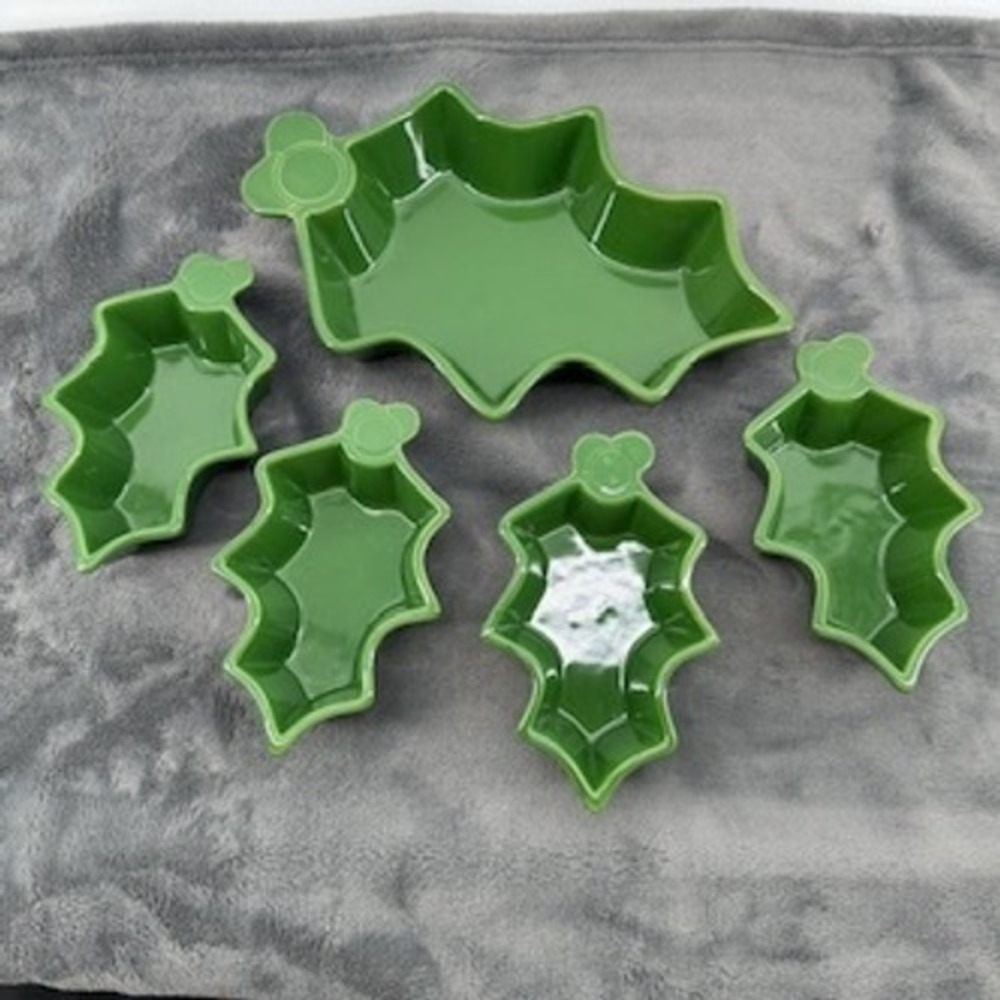 Vintage 2004 Chantal Green Holly 5 Piece Baking dishes 1 quart and cup‎ sizes